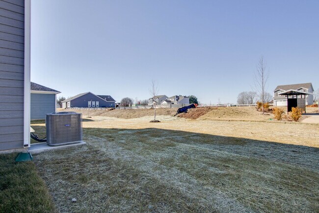 Building Photo - 2404 Alberto Dr