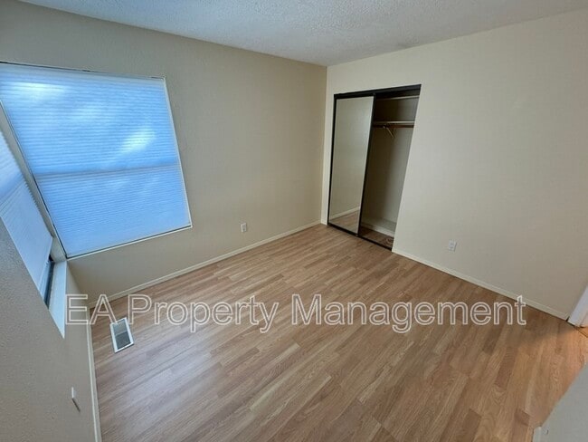Building Photo - 7576 Keystone Dr NE