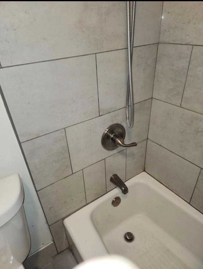 Building Photo - One bedroom Apartment