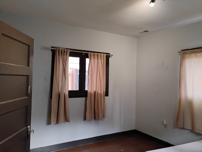 Building Photo - 1319 S 900 E