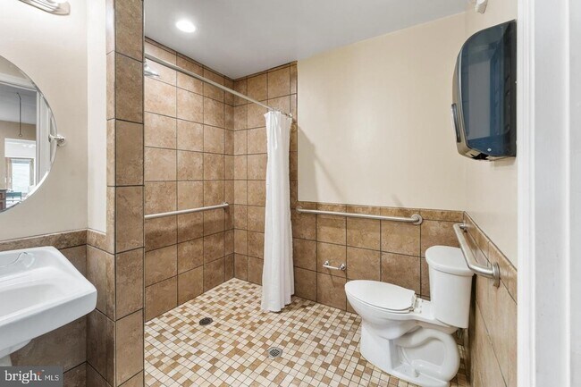 Building Photo - 9201 Rosemont Dr