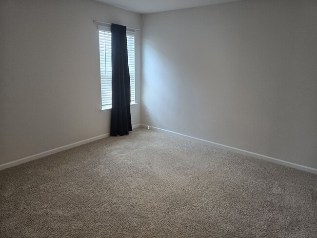 Building Photo - Corner Lot Rental Home with 4BR/2.5BA, Ful...