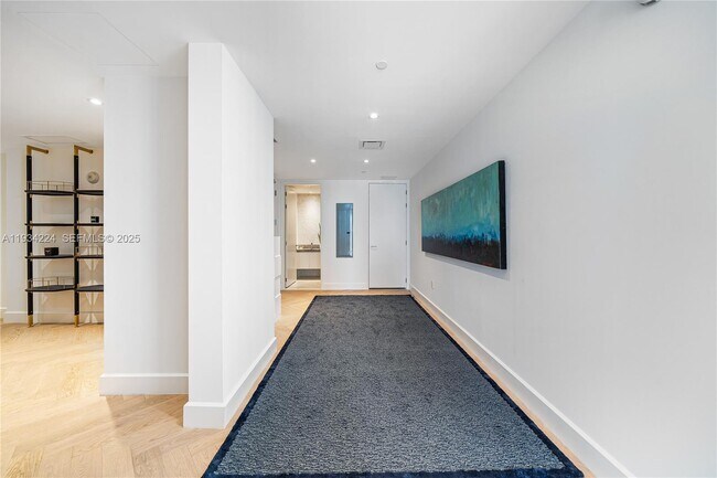 Building Photo - 700 NE 26th Terrace