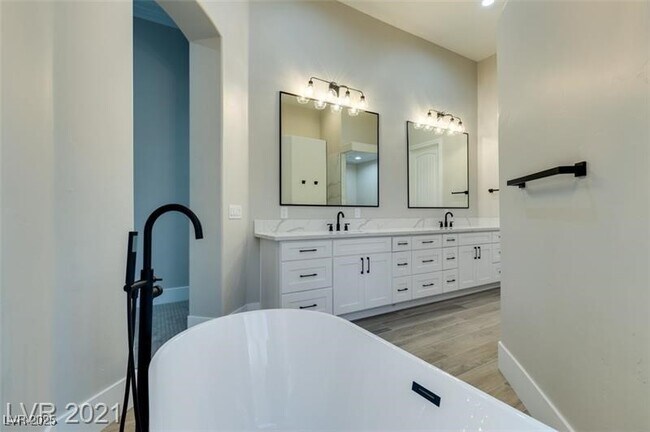 Building Photo - 794 Bolle Way