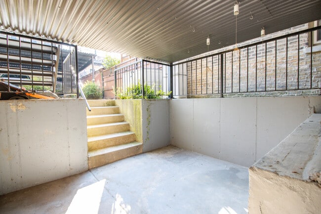 Building Photo - 1139 N Winchester Ave