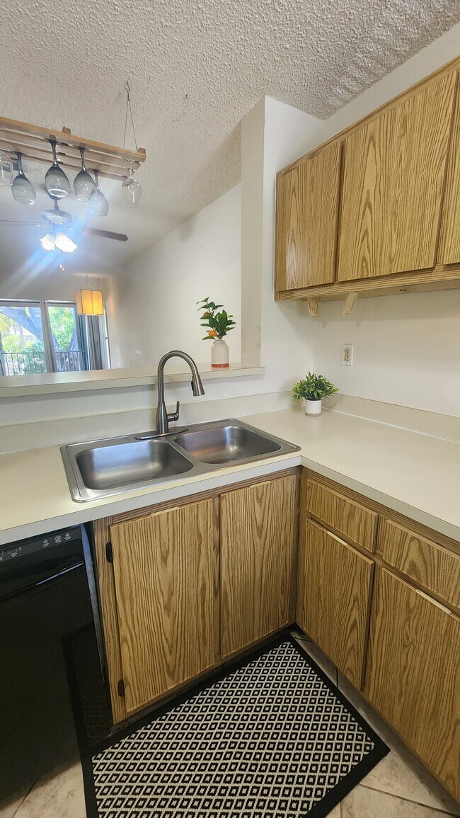 Building Photo - 98442 Windward Ave