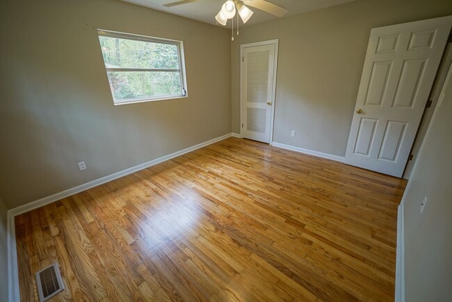 Building Photo - Sublease: Available 7/22/25 Beautiful 4/2 ...