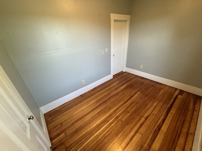 Building Photo - Spacious 4BR / 2BA Sanford Apartment with Heat Included!