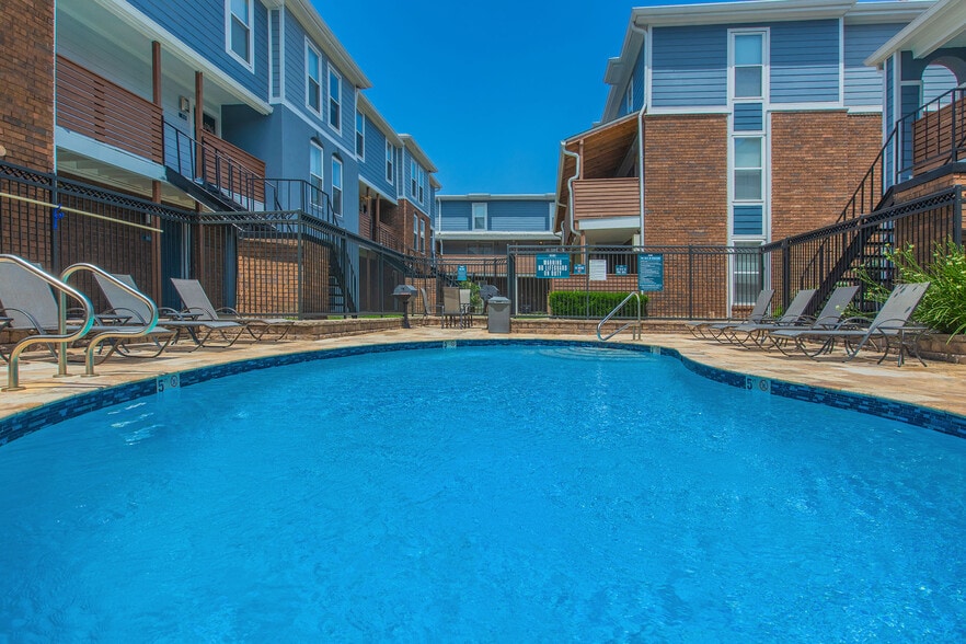 Building Photo - The Arts Apartments at West Napoleon