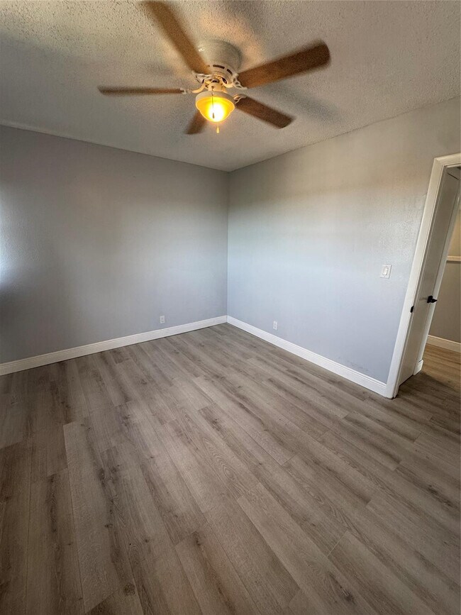 Building Photo - 1101 Crystal Lake Dr