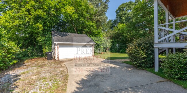Building Photo - 1531 Wells Dr