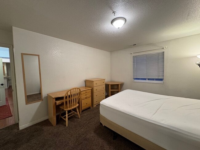 Building Photo - 108 W 1230 N St