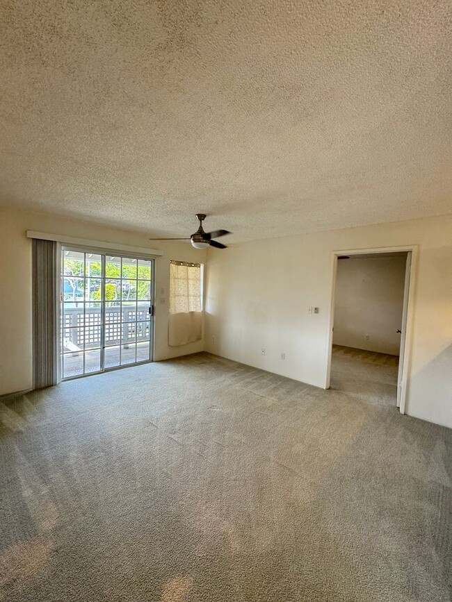 Building Photo - 1 bedroom, 1 bath, 1 assigned parking at t...