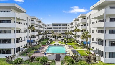 Building Photo - 330 Ave