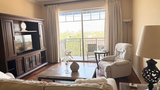 Building Photo - Annual Furnished Rental in Broadway Promen...