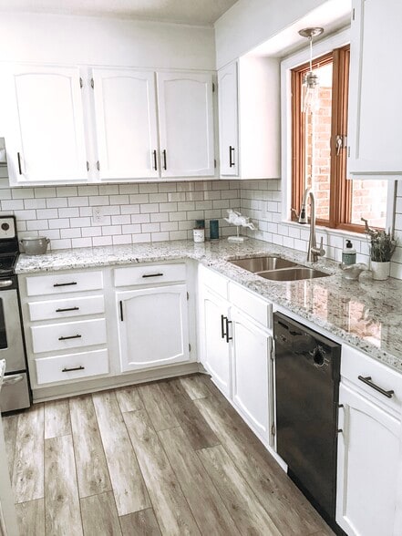 Building Photo - 300 Selkirk Trail