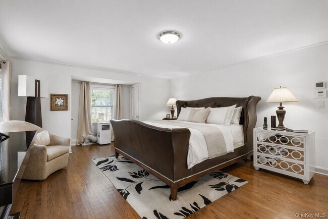 Building Photo - 8 Church Ln S