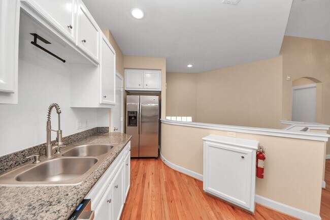 Building Photo - 3703 Main Plaza Dr