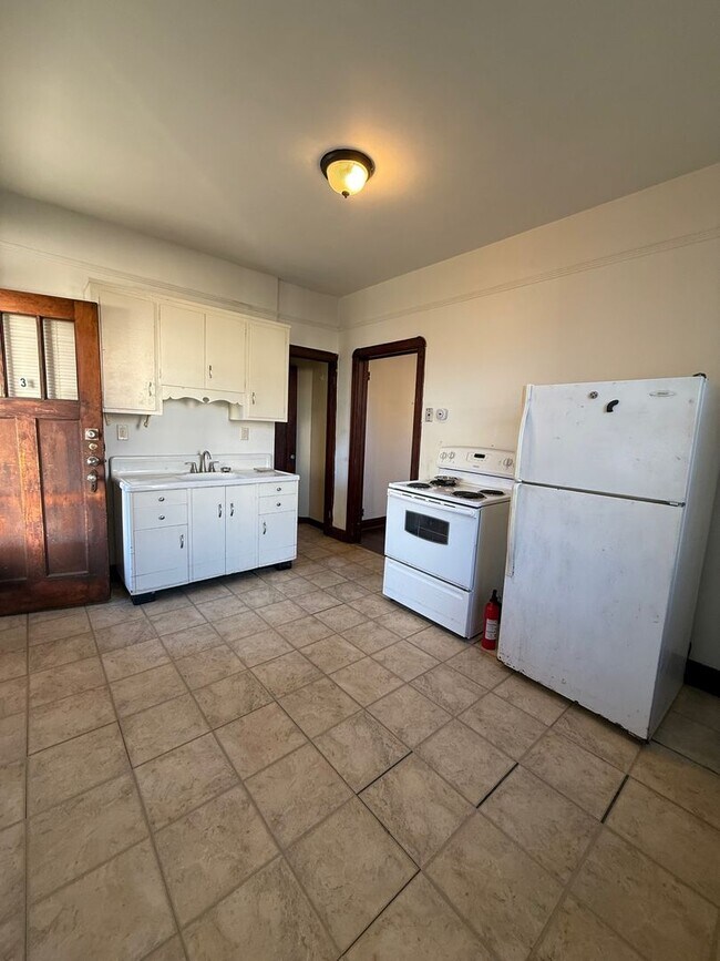 Building Photo - 438 Euclid Ave