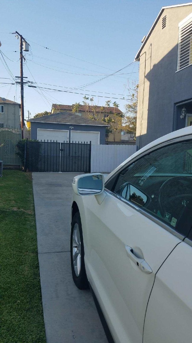 Driveway - 2059 W 104th St