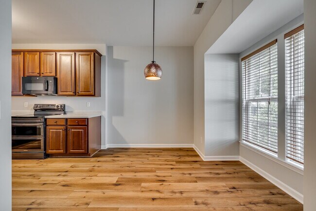Building Photo - "Charming 3-Bedroom Retreat in Fort Mill -...