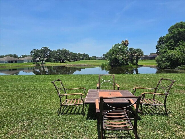 Building Photo - 1976 The Oaks Blvd