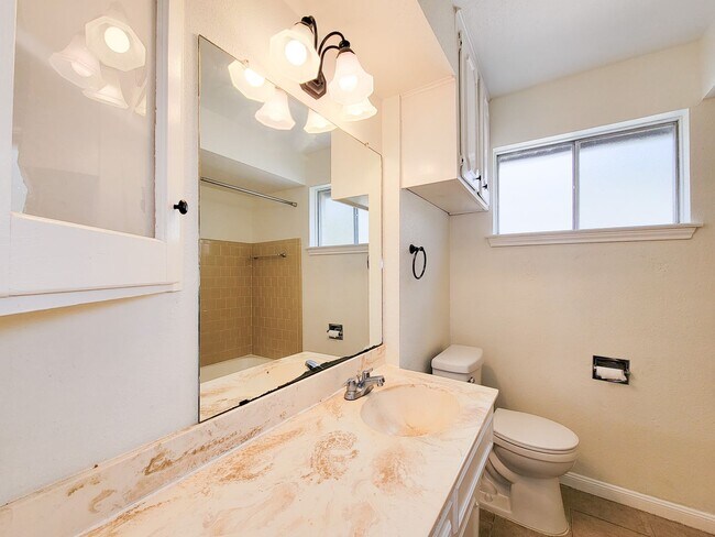 Building Photo - NICE 3 BEDROOM 2 BATH LEASE HOME IN SPRING...