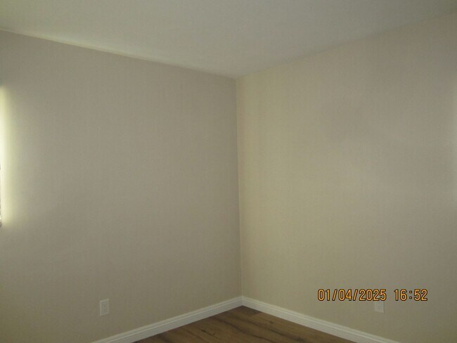 Building Photo - Immaculate 3 bedroom Home University Highlands Riverside