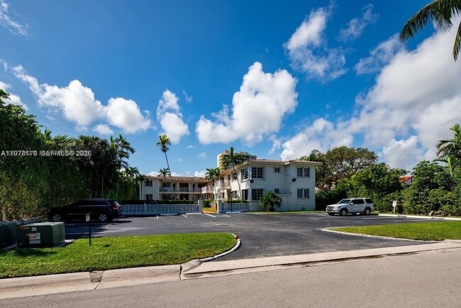 Building Photo - 34 Bal Bay Dr