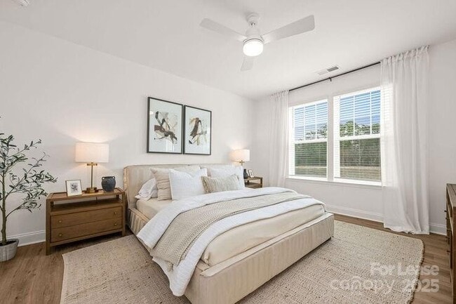 Building Photo - 1018 Fairway Green Ln