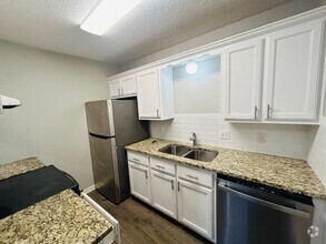 Building Photo - Large 4 bedroom in Baylor Bubble