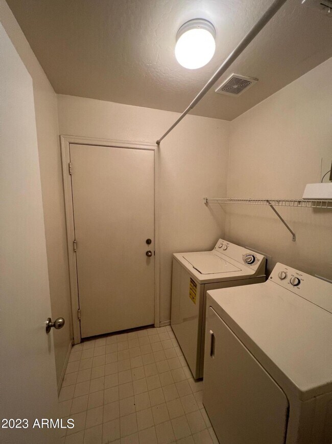 Building Photo - 10289 N 115th Dr