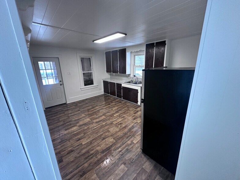 Building Photo - 477 E Martin St