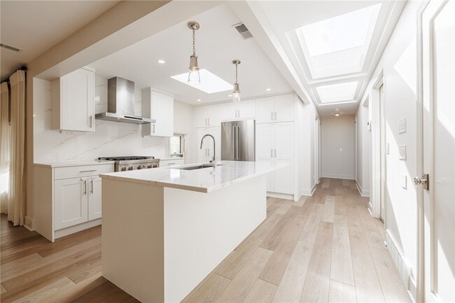 Building Photo - 1397 East Ave