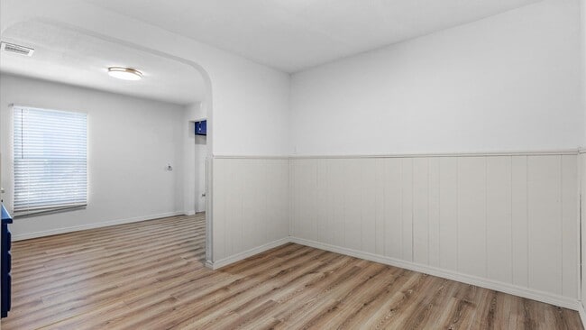 Building Photo - Charming 3-Bedroom Home with Spacious Backyard!