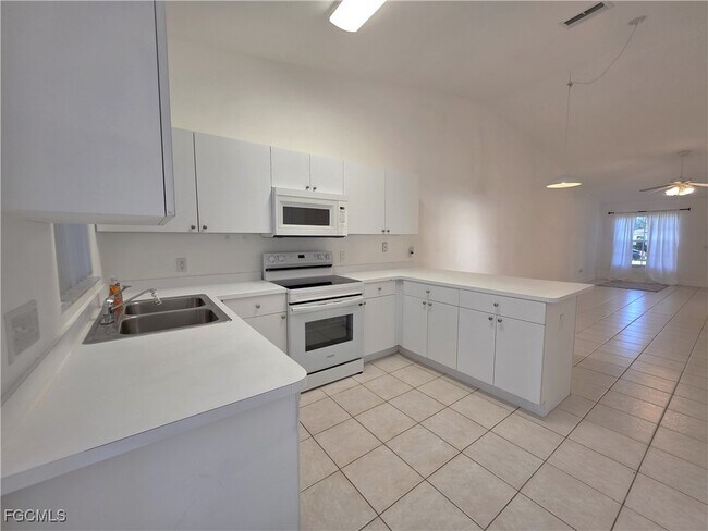 Building Photo - 1625 SW 33rd Terrace