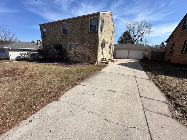 Building Photo - 1217 N 9th St