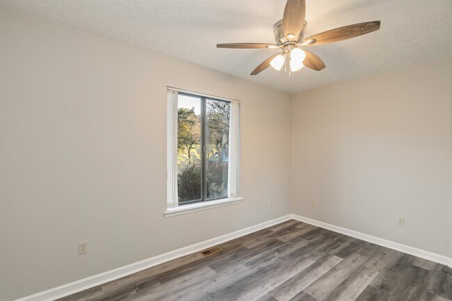 Building Photo - 6501 Beaver Ridge Rd