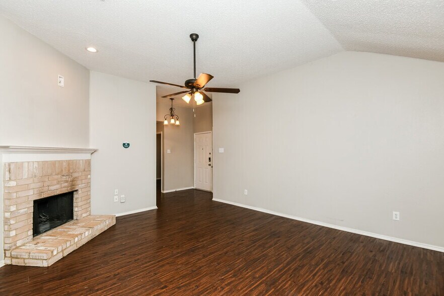 Building Photo - 3500 Lasso Rd