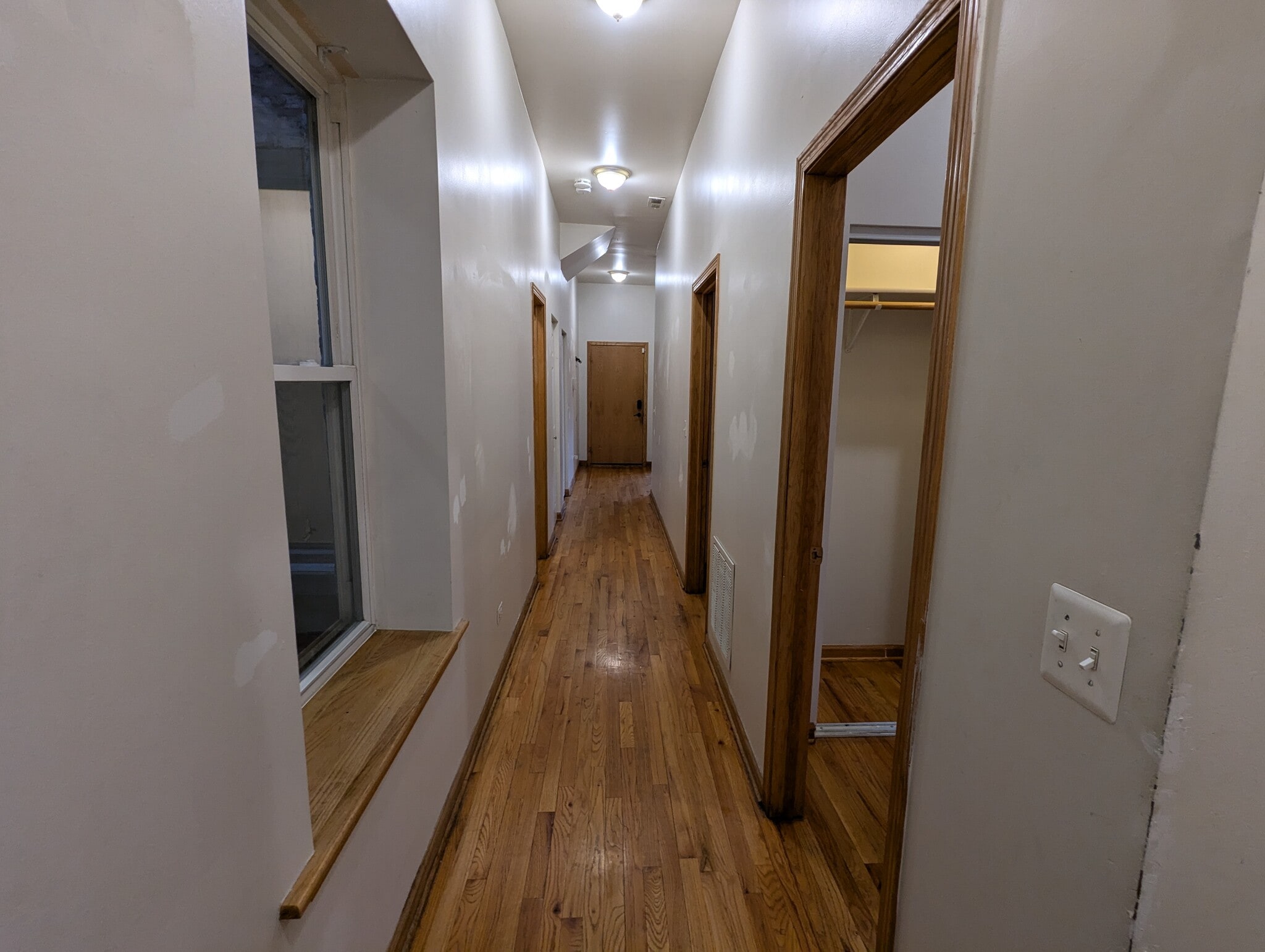 Front Hall - 3212 W Warren Blvd