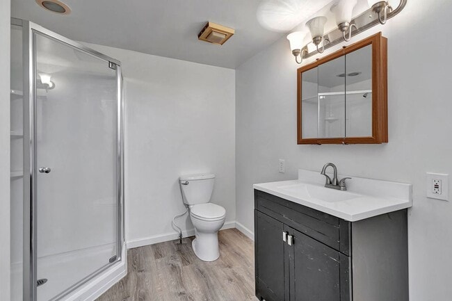 Building Photo - Single Family Home Mariemont