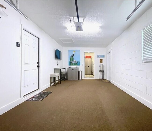 Building Photo - South Tampa RV + Boater’s dream!