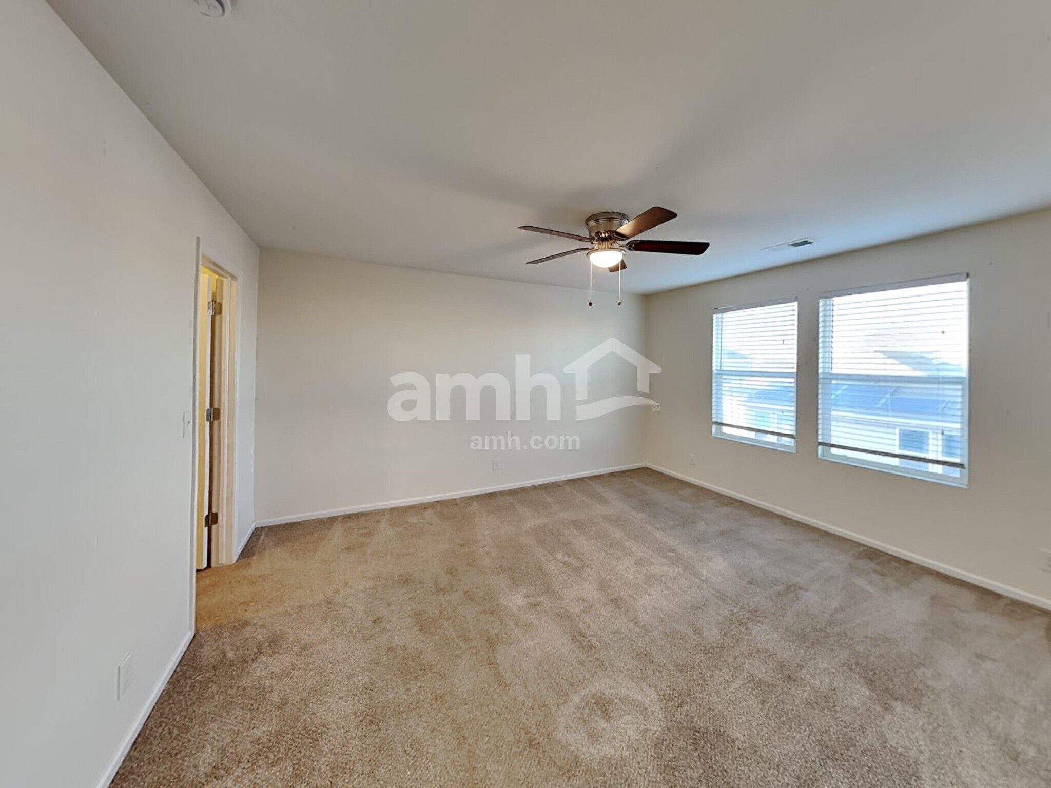 Building Photo - 5366 N Laredo St