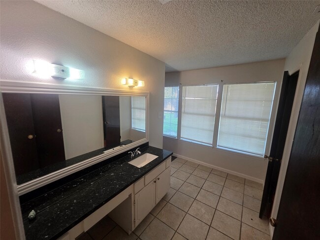 Building Photo - 11119 Sageburrow Dr