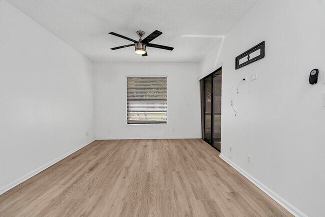 Building Photo - 416 Buttonwood Pl