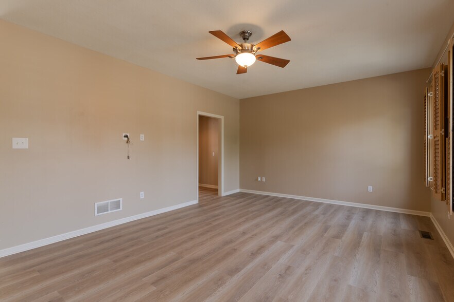 Building Photo - 337 Marshall Heights Dr