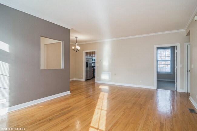 Building Photo - 215 S Evergreen Ave