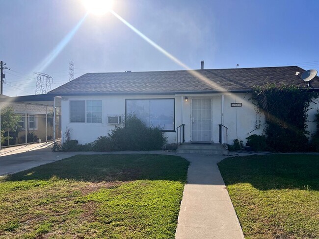 Primary Photo - Spacious w/Large Yard!