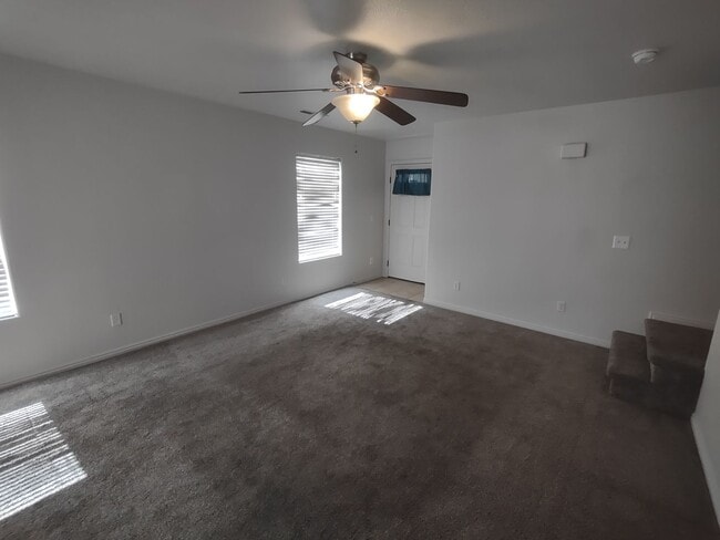 Building Photo - Fox Cove Unit