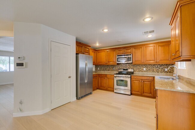 Building Photo - Bright & Inviting 3 Bedroom Home in 89148